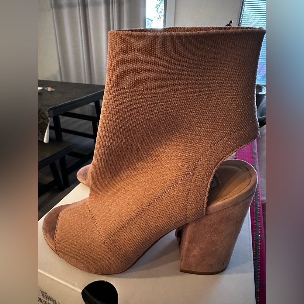 Steve Madden nude peep toe booties